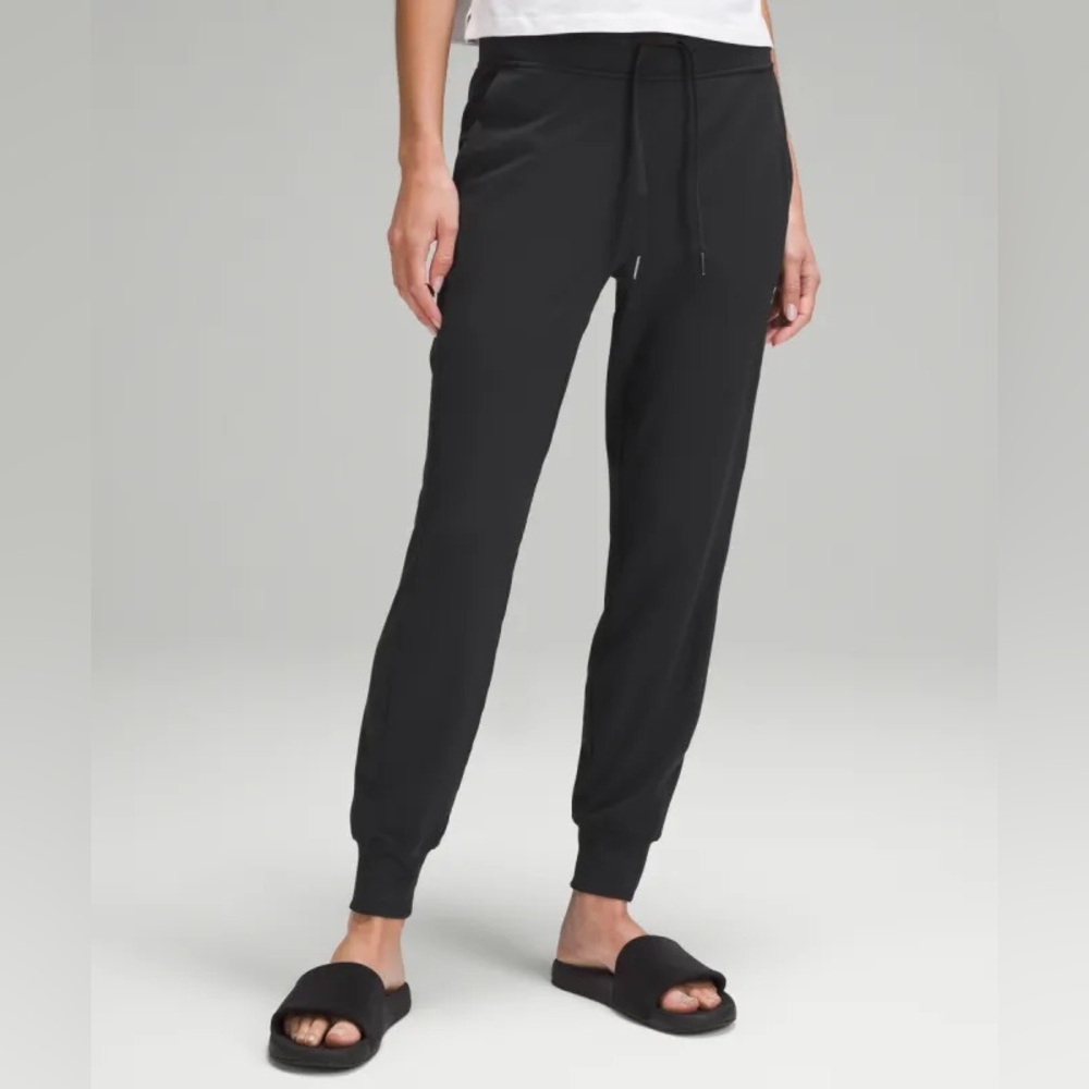 NWOT Lululemon Align 7/8 Length Black Joggers Size 4